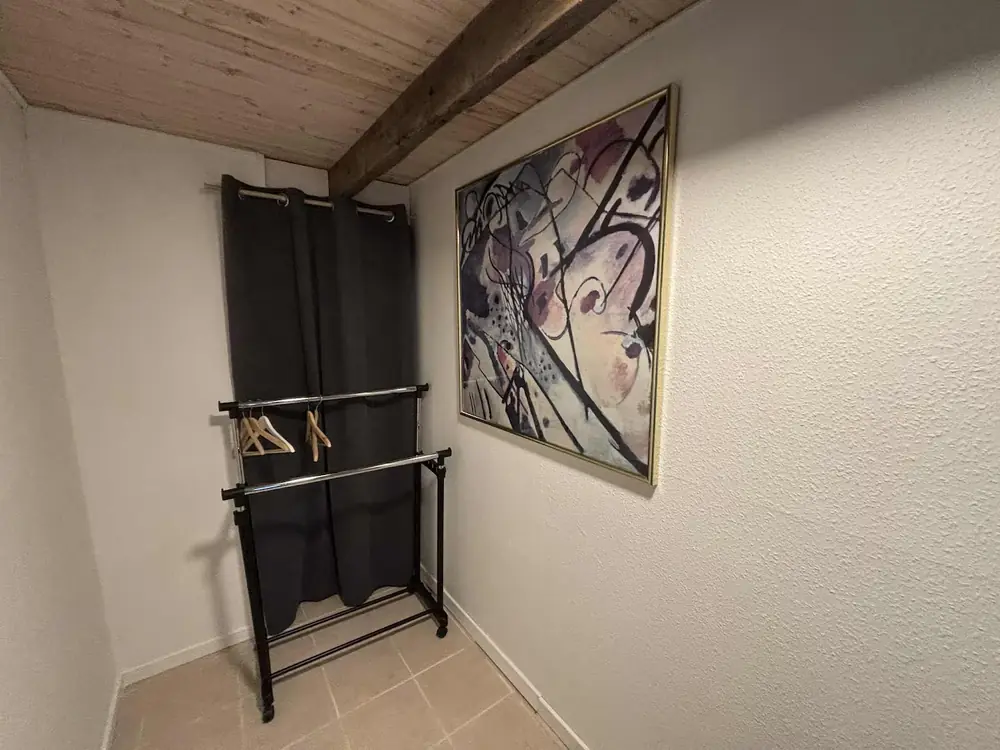 Enkeltværelset med lænestol